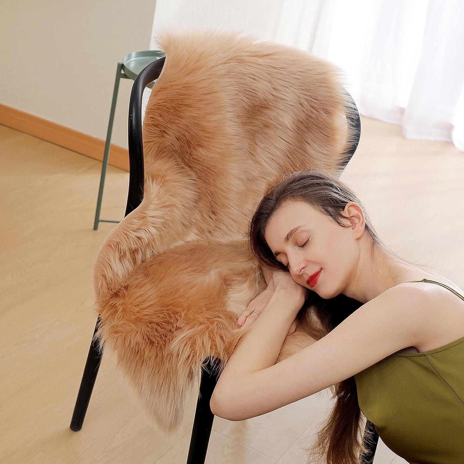 Faux Fur Rug Sheepskin Shag Fluffy Fuzzy Beige 2X3 Ft Small Rugs for Bedroom Bedside Bed Floor Living Room Plush High-Density Cushion Carpet Super Sofa Cover